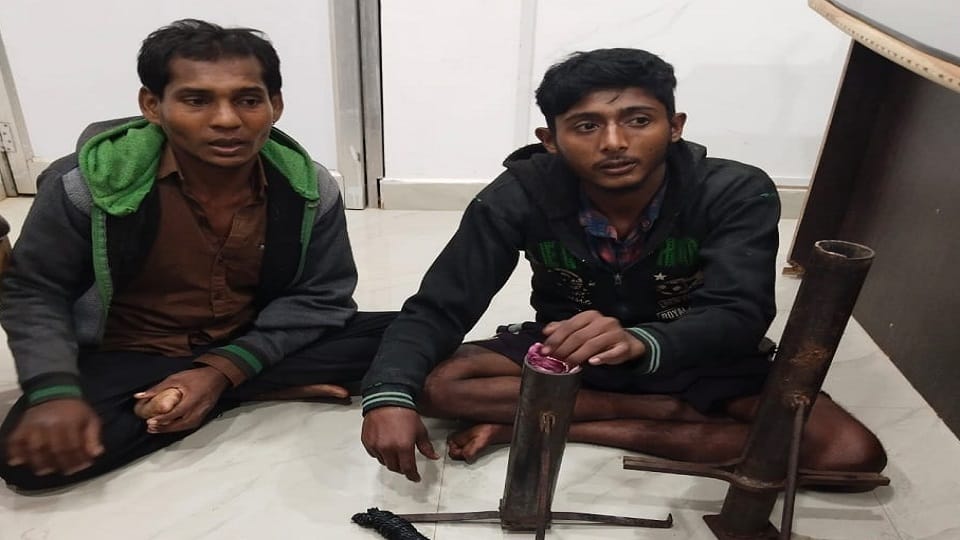 Security forces arrested two Naxalites in kanker