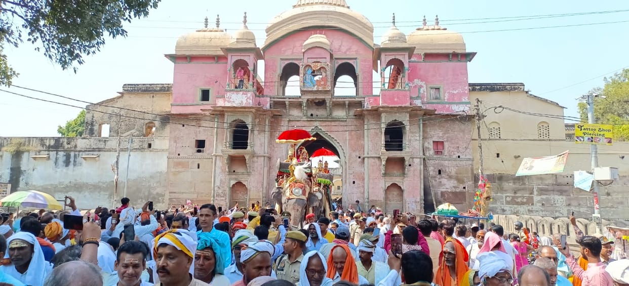 After 103 years, the characters of Ramleela bid farewell during the day, a grand ceremony of Kot Farewell