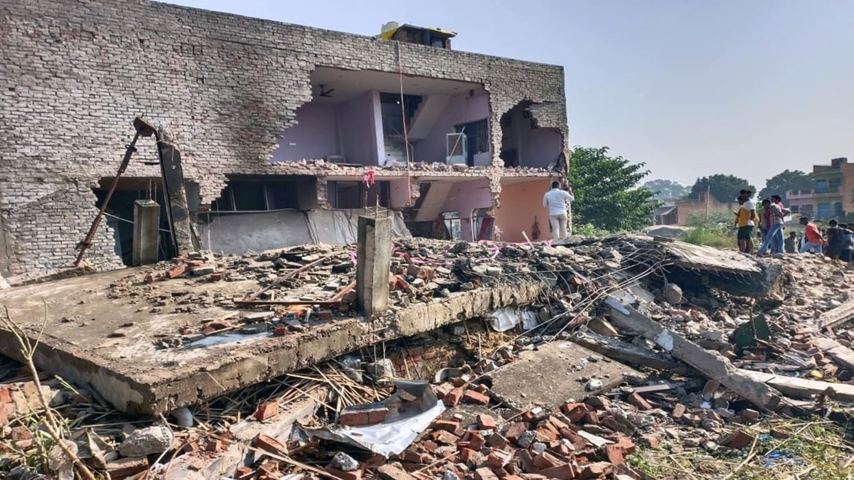 explosion was so strong, the beam fell, trees were uprooted, fire and gunpowder explosion