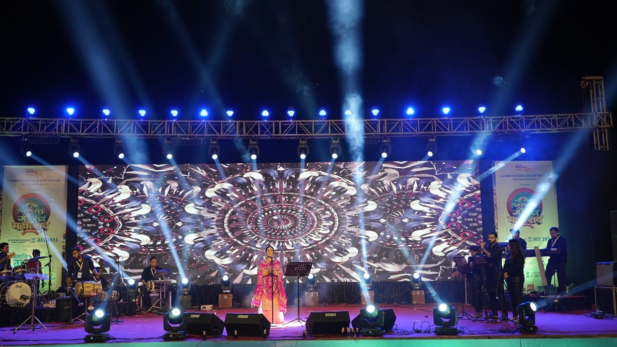 Ganga Gaurav Mahotsav Jaswinder Narula's songs add color, Banarasi dances on Tera Rang Balle Balle