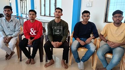 MP Election: शिवपुरी के युवाओं के बीच अमर उजाला, 'सत्ता के संग्राम' में यूथ वोटर्स ने खुलकर रखी बात MP Election 2023: Satta Ka Sangram at shivpuri Yuvao se charcha coverage update in hindi