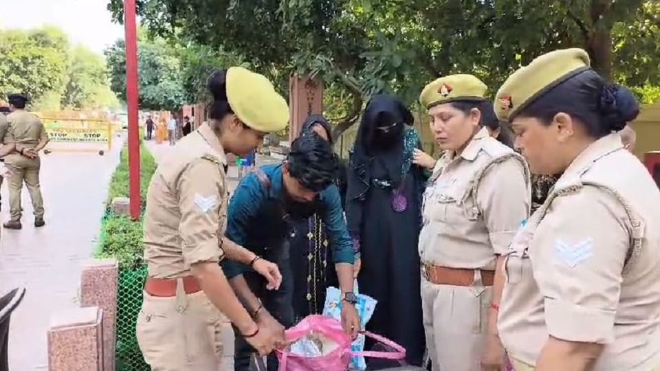 Kerala Blast High Alert In agra Security Increased At taj mahal