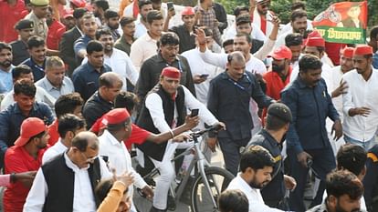 Akhilesh Yadav in PDA cycle yatra in Lucknow.