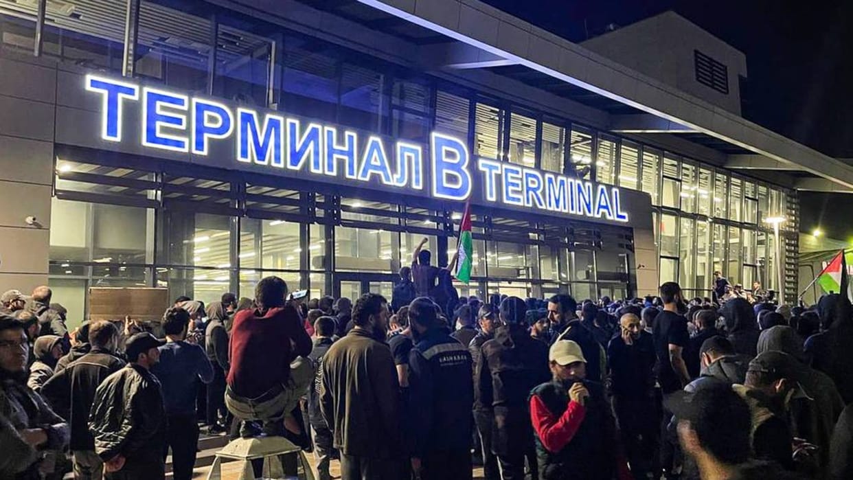 People occupy Russian airport over news of Jews on Israeli flight