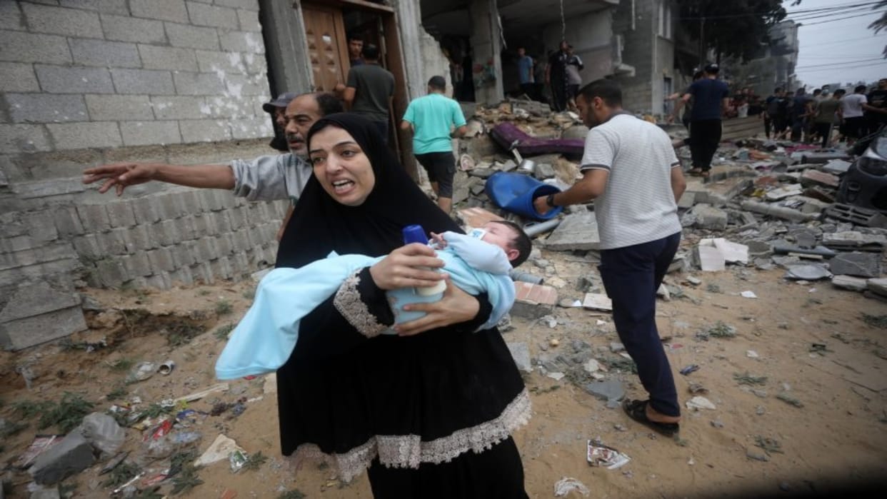 Gaza Looting flour and food from UN warehouses, UNRWA said this is symbol of growing despair due to war