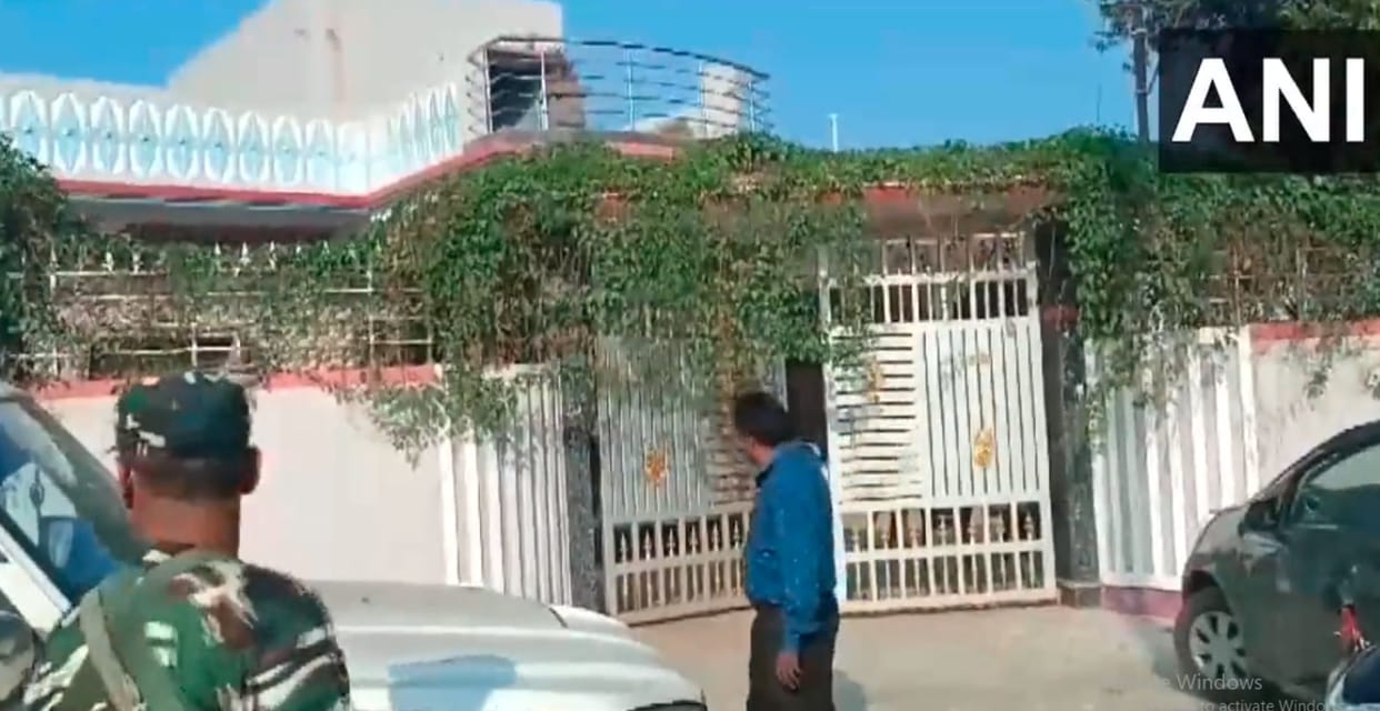 jharkhand it raid in land dealers in deoghar kolkata in tax evasion case