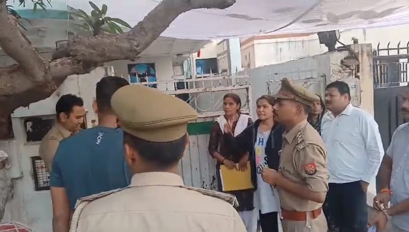 Farmer Suicide, Attachment notice pasted at former BJP leader house, police made announcement outside the hous