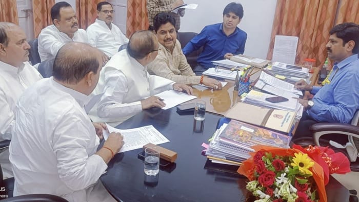 Lucknow News: There will be collective insurance for teachers, mutual transfer is expected soon, talks will be