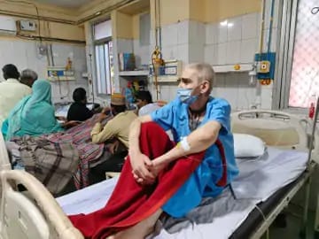 Came to Kashi to seek salvation, couldn't find place in Mumukshu Bhavan; now life confined to hospital bed
