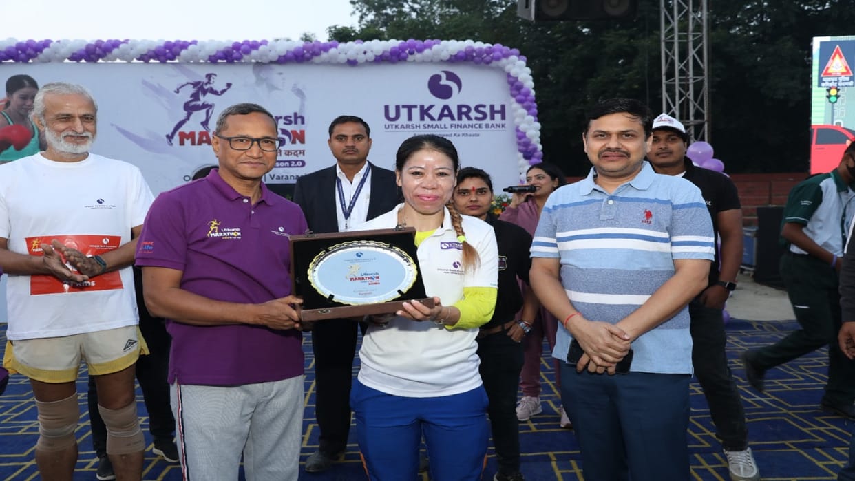 Marathon in Varanasi: When DM also ran the race along with Mary Kom, winners got prizes worth lakhs of rupees
