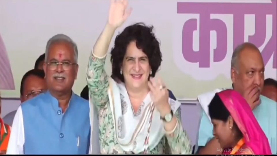 प्रियंका गांधी और सीएम बघेल