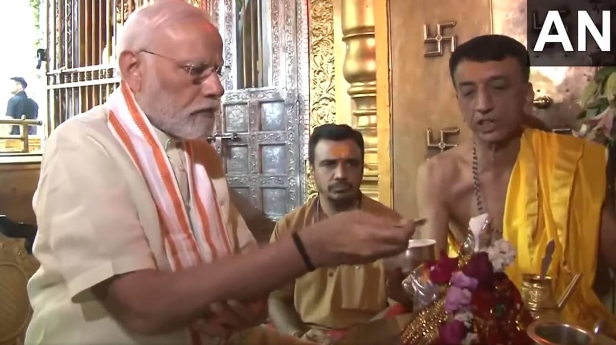 PM Modi in gujarat news update, PM Narendra Modi offers prayers at Ambaji Temple, know the details