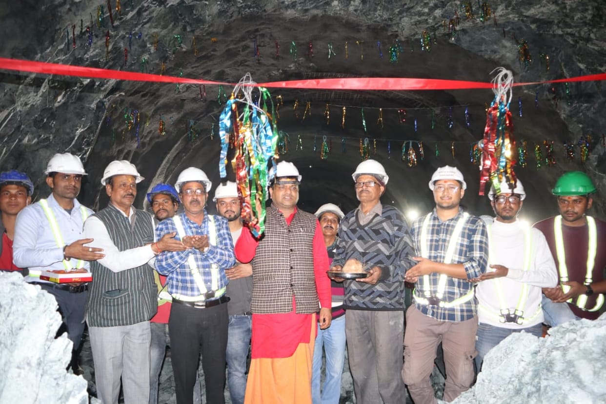 Uttarakhand All Weather Road Project 910 meter long tunnel connecting Badrinath and Gaurikund Highway across