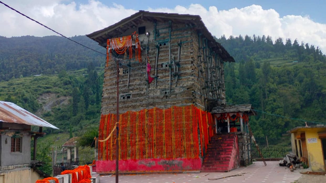 Shani temple built in 14th century wall cracked in Uttarkashi Maa Yamuna maternal home Kharsali Uttarakhand