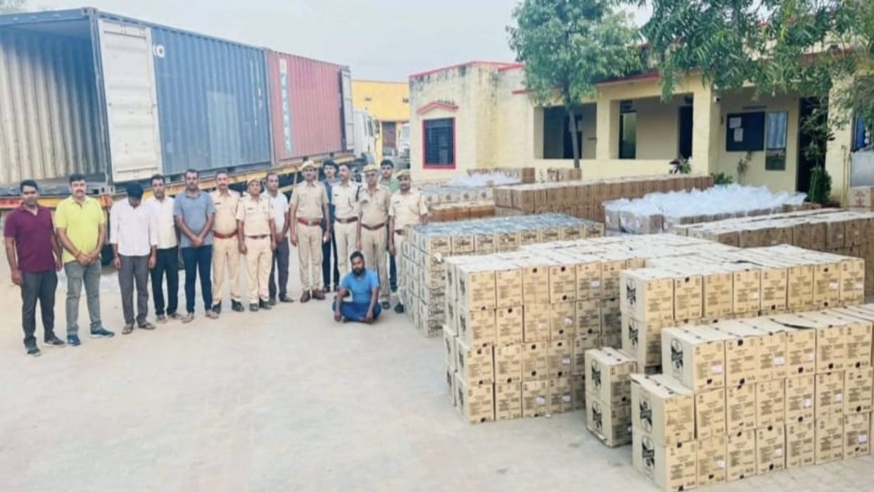 Sirohi Punjab made liquor being smuggled by putting fake seal with barcode seized liquor worth Rs. 1.5 crore