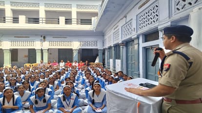 Amar Ujala Foundation Police Ki Pathshala Held At Draupadi Girls Inter College Bareilly