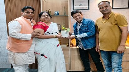 Aligarh News: टीवी अभिनेता भानुशाली आए अलीगढ़, मरीजों को गुदगुदाया TV actor Kishore Bhanushali came to Aligarh