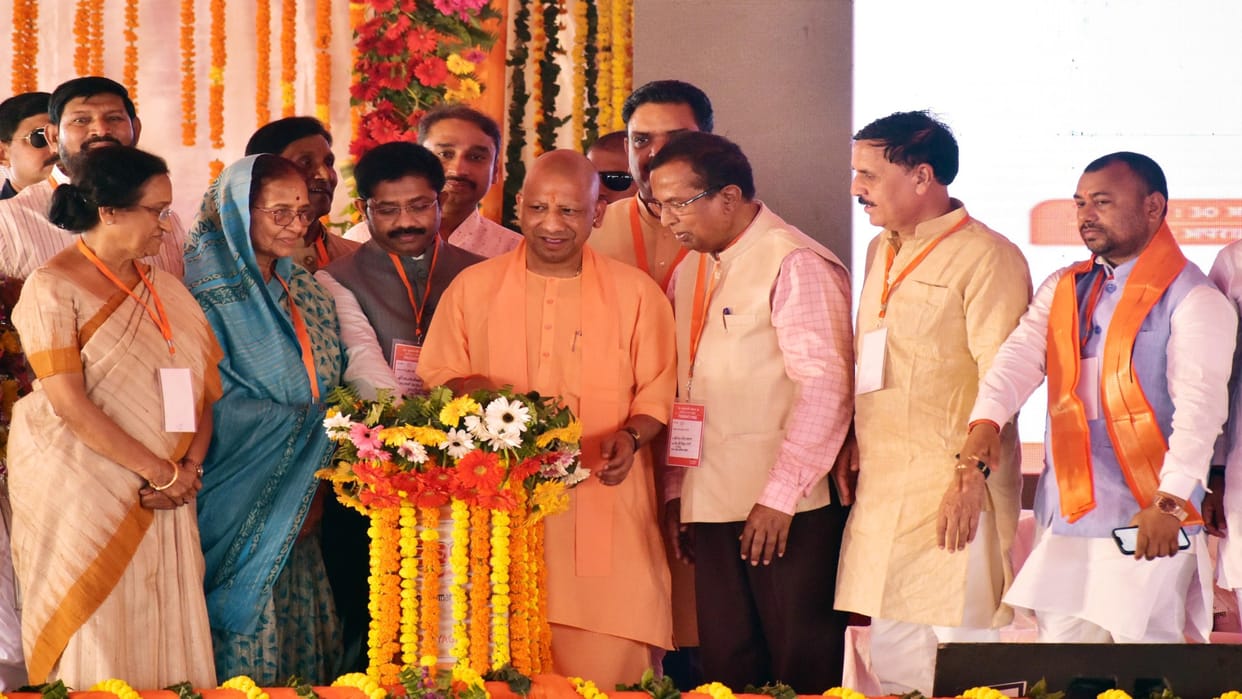 CM Yogi gifted 424 projects worth Rs 3357 crore to the people of Prayagraj, announced the schemes
