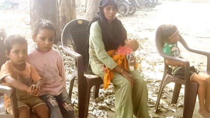 Woman reaches Ganga Ghat with four children to commit suicide in Budaun