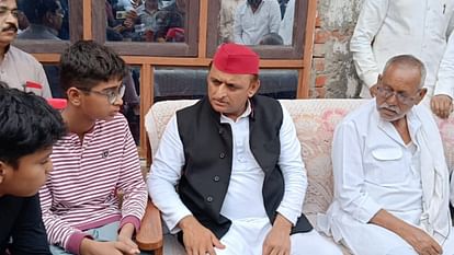 Lucknow News : कांग्रेस प्रदेश अध्यक्ष के पहुंचने के बाद रवि भूषण के घर पर पहुंचे सपा अध्यक्ष अखिलेश यादव Akhilesh Yadav meets to family of ravi bhushan rajan in malihabad.