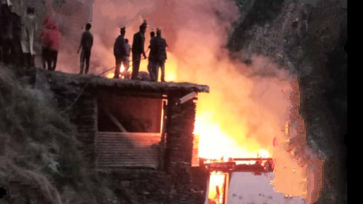 Jharkhand News Fire Engulfs Shops in Dhanbad, Three Dead Including a Four-Year-Old Girl