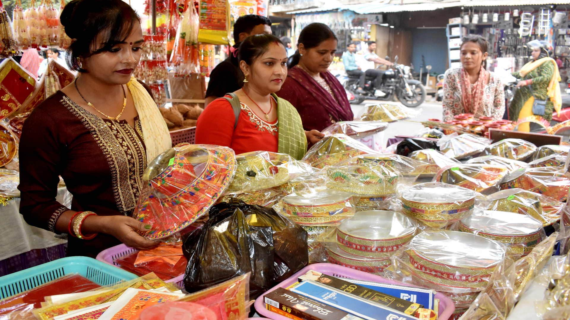 Booking of vehicles starts along with purchase of jewelery and clothes during festival