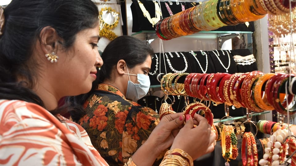 Karwa Chauth jammu: Married women observe Karwa Chauth fast for long life of husband