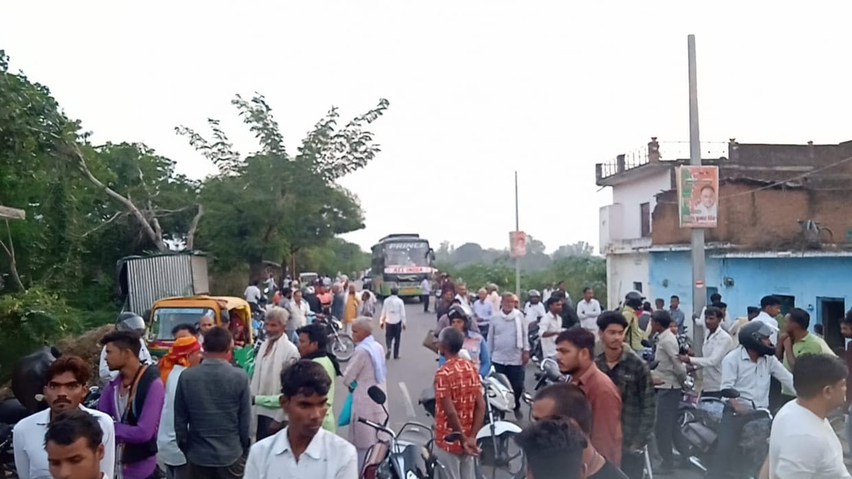 Bus crushed a student riding a bicycle, the police officer who went to clear the traffic jam was beaten by the