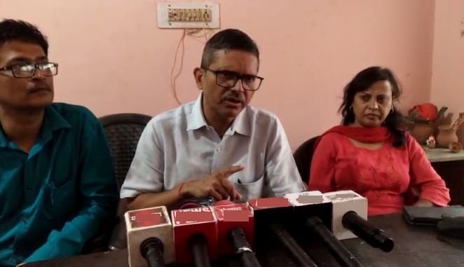 Amitabh Thakur is preparing to contest Lok Sabha elections from Unnao,  two types of policies are being adopte