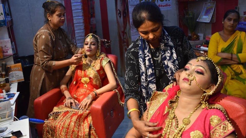 Karwa Chauth 2023: Preparations Karwa Chauth completed, auspicious time in Moradabad will start from 5 pm