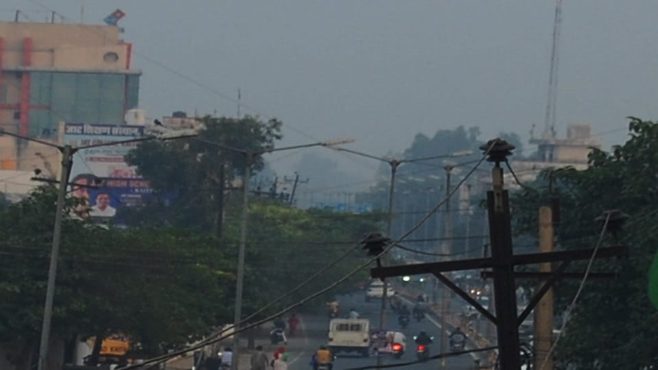 Respiratory patients increasing Due to increase in air pollution in Kaithal, cloud of smoke in sky in district