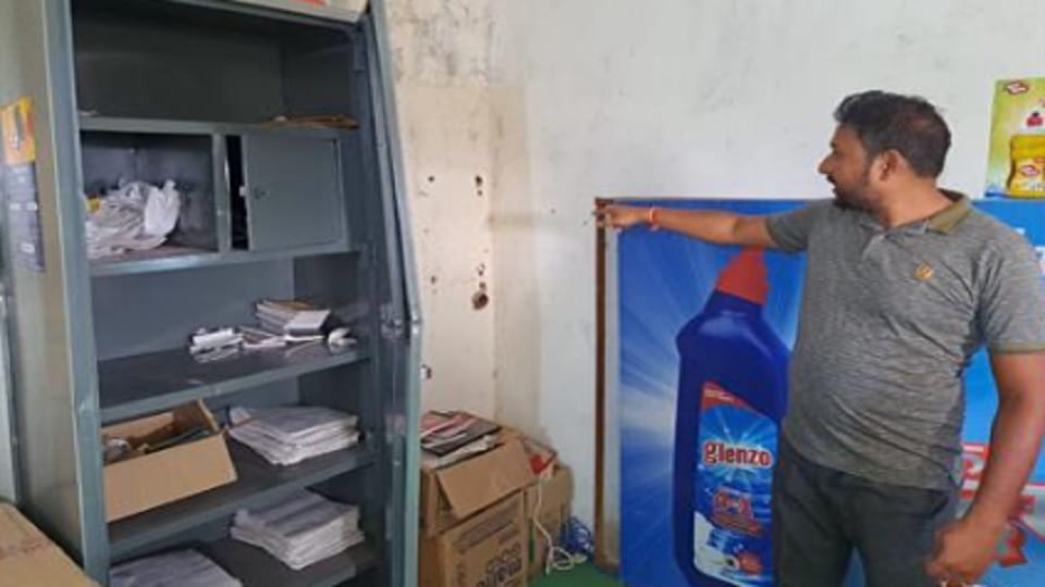Moradabad: Thieves switched off the CCTV of the warehouse, took away the locker, Rs 14 lakh missing