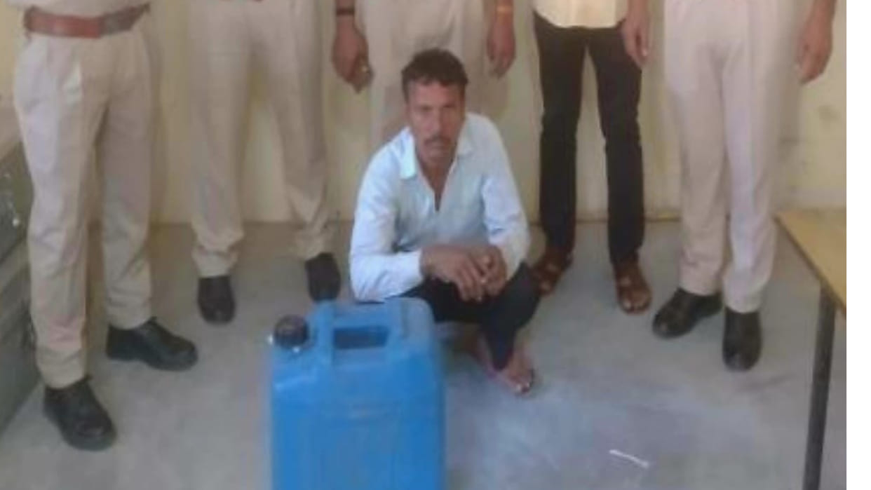 Seizure of 70 liters of illicit liquor in dausa