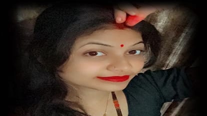 पारंपरिक सूखा सिंदूर मांग में भरती भूमिका उर्फ दीक्षा