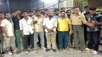 SP corporator car hit the Mathia Hindu leaders created ruckus in bareilly