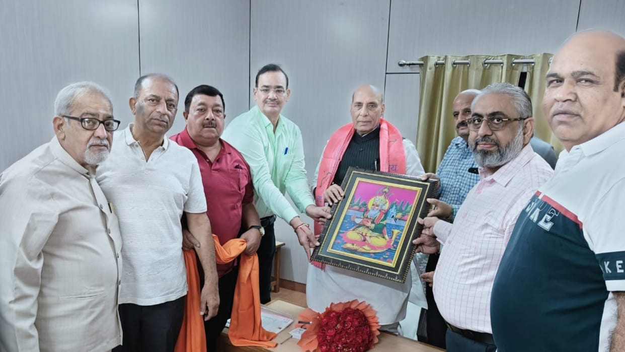 People of Sindhi society meets to defence minister Rajnath Singh.
