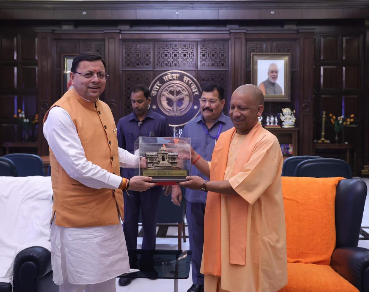 Uttarakhand Chief Minister  Dhami met CM Yogi in Lucknow  will hold road show in Ahmedabad on Wednesday