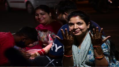 Karva Chauth: Mirror and brocade bangles will be seen on the wrists of married women