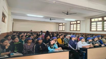 सोलन कॉलेज में याद किए लौह पुरुष सरदार वल्लभभाई पटेल