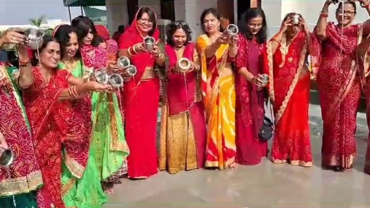 140 women celebrated Karva Chauth together at Apna Ghar Ashram in Bharatpur; Hope to take home from husband