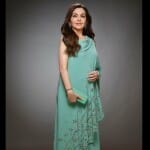 आपने देखा ऑफ शोल्डर गाउन में नीता अंबानी का स्टाइलिश अंदाज?