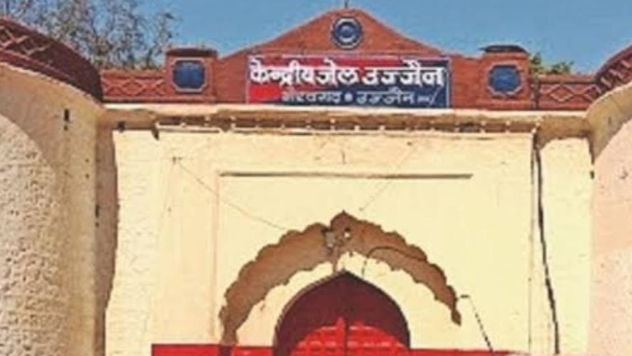 MP Election 2023: There are 2200 prisoners in Central Bhairavgarh Jail only 8 prisoners will be able to vote.