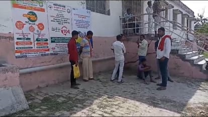 Bihar News : पड़ोसन से अफेयर में मारा गया या कर्ज में डूबकर सुसाइड; मुजफ्फरपुर पुलिस धमकी और तनाव के बीच उलझी Youth shot dead in Sahebganj, Muzaffarpur; Police engaged in investigation from angle of murder and suicide