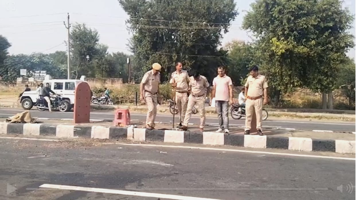 3 killed as pickup tire bursts suddenly in dausa