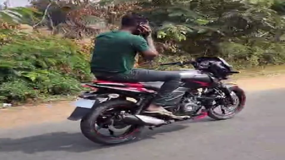 Bike Stunt In Ambikapur Stunting on bike in filmy style