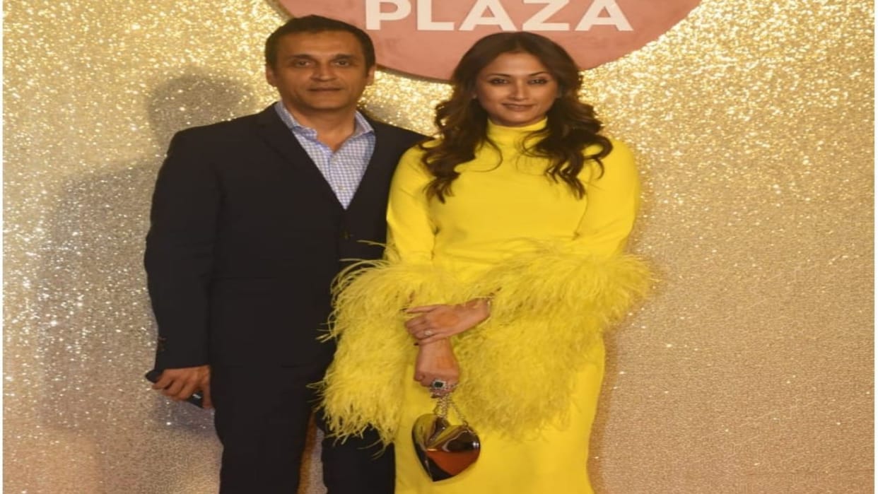 Shah Rukh Khan Swades fame Gayatri Joshi makes 1st public appearance with husband after Italy car crash