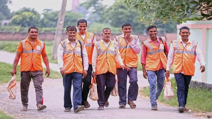 यूपी : जल जीवन मिशन ने बुंदेलखंड के ग्रामीण युवाओं के हाथों में सौंपा हुनर UP Jal Jeevan Mission hands over skills to rural youth of Bundelkhand