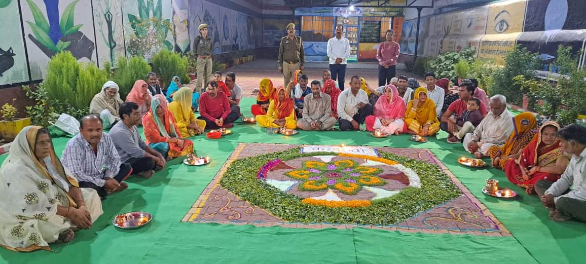 Praying for the long life of her husband from behind the bars, women prisoners broke their fast in Prison
