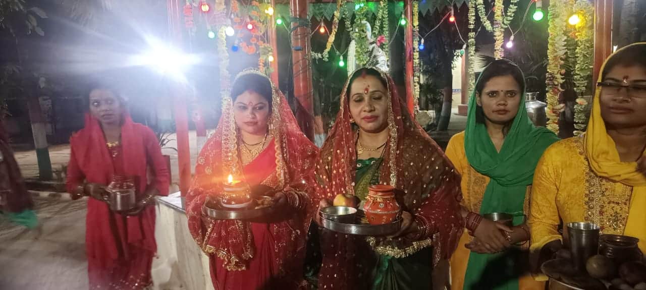 Praying for the long life of her husband from behind the bars, women prisoners broke their fast in Prison