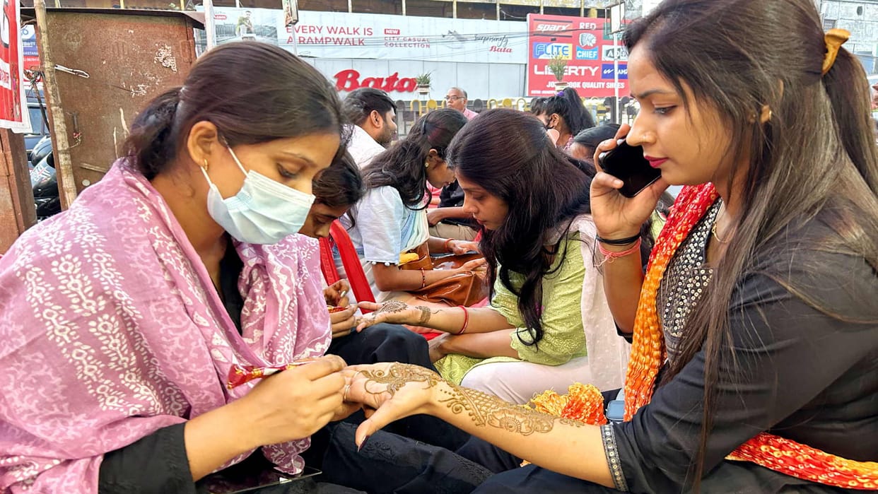 Karwa Chauth 2023 Moon Time in Gorakhpur Chand Kab Niklega Today Karva Chauth